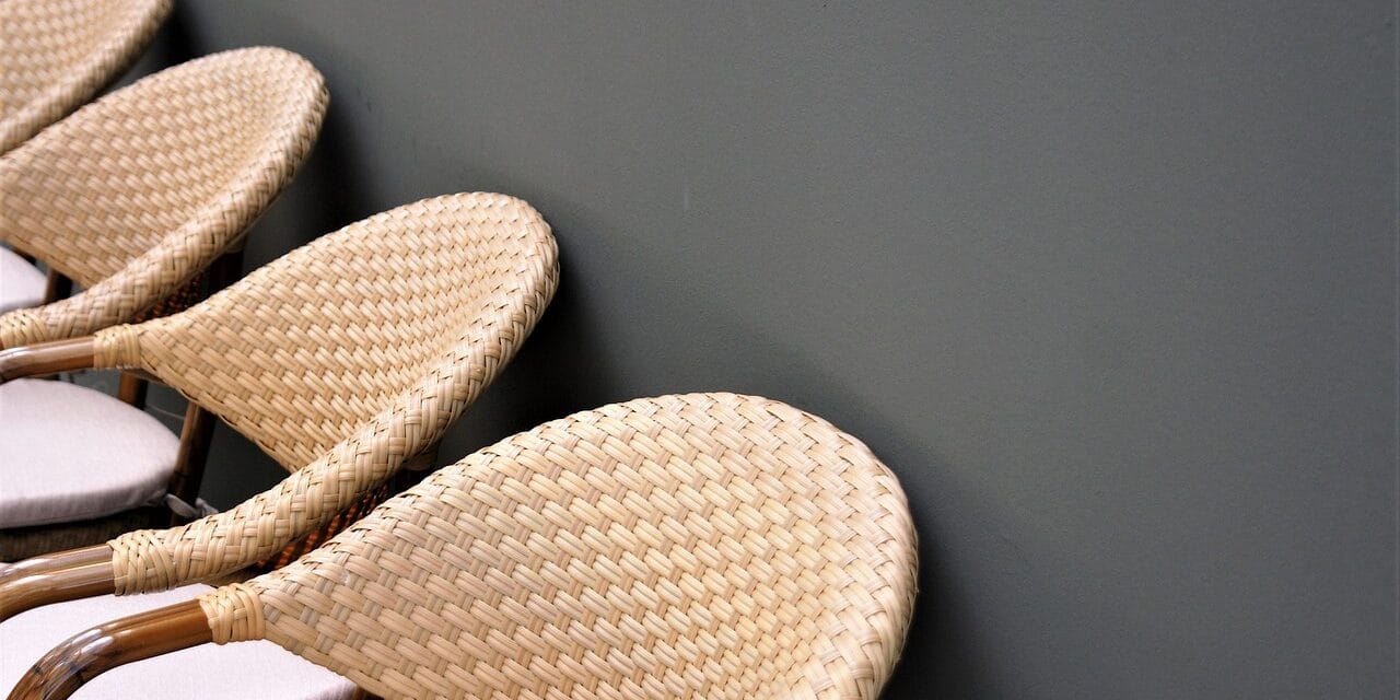 La chaise rotin parfaite pour votre salon !